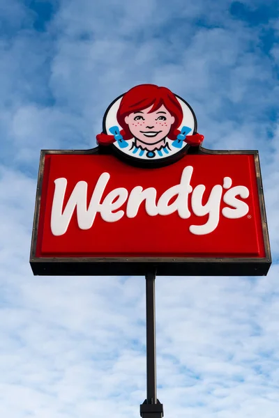 Stillwater Usa Januar 2021 Wendys Restaurant Schild Und Markenlogo — Stockfoto