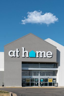 MADISON, WI, ABD - 18 Haziran 2021 - Home Dekor Superstore dış ve ticari marka logosu.