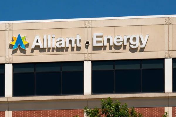 Madison Usa June 2021 Alliant Energy Company Headquarters External Sign — 스톡 사진