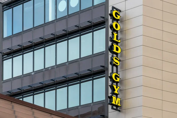 Milwaukee Usa June 2021 Golds Gym Exercise Club External Sign — 图库照片