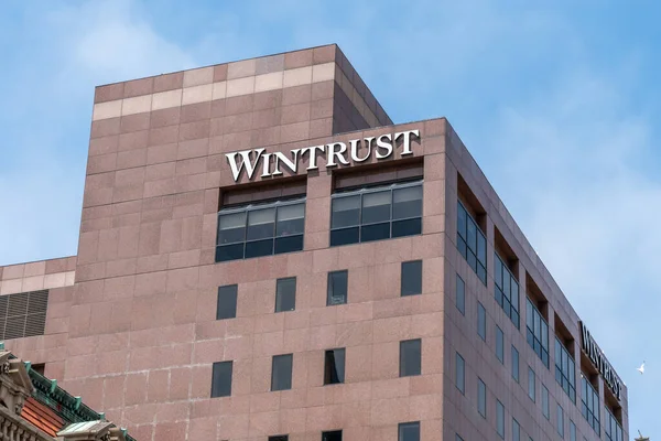 Milwaukee Usa June 2021 Wintrust Financial Bank Exterior Trademark Logo — Stock Photo, Image