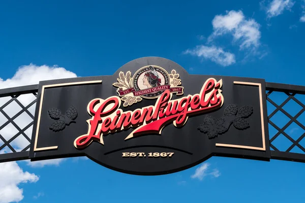 Chippewa Falls Usa 2021年6月22日 ジェイコブ ライネンクーゲル醸造所ビジターセンターと商標ロゴ — ストック写真