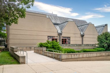 MILWAUKEE, WI, ABD - 19 Haziran 2021 - Patrick ve Beatrice Haggerty Marquette Üniversitesi kampüsündeki Sanat Müzesi.