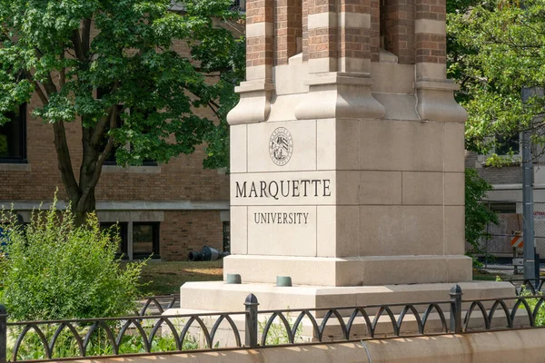 Milwaukee Usa Juin 2021 Portes Entrée Logo Université Marquette — Photo