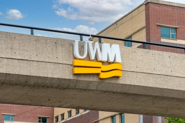 Wejście Uniwersytet Wisconsin Milwaukee Logo Znaku Towarowego — Zdjęcie stockowe