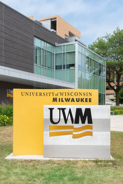 Università Del Wisconsin Milwaukee Ingresso Logo Del Marchio — Foto Stock