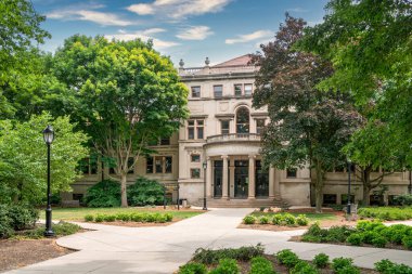 EVANSTON, IL, ABD - 20 Haziran 2021 - Northwestern Üniversitesi kampüsündeki Lunt Hall.