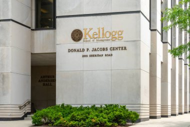 EVANSTON, IL, ABD - 20 Haziran 2021 - Kuzeybatı Üniversitesi kampüsündeki Kellog Yönetim Okulu.