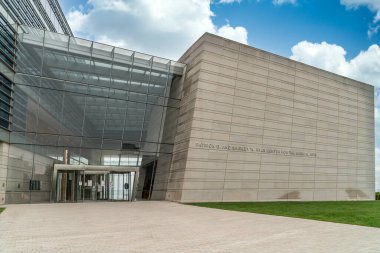 EVANSTON, IL, ABD - 20 Haziran 2021 - Patrick G. ve Shirley W. Ryan Müzikal Sanatlar Merkezi Northwestern Üniversitesi kampüsünde.