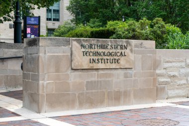 EVANSTON, IL, ABD - 20 Haziran 2021 - Northwestern Üniversitesi Kampüsündeki Northwestern Teknoloji Enstitüsü.