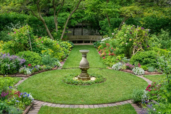 Evanston Usa Ιουνίου 2021 Παρεκκλήσι Κήπος Στην Πανεπιστημιούπολη Του Northwestern — Φωτογραφία Αρχείου