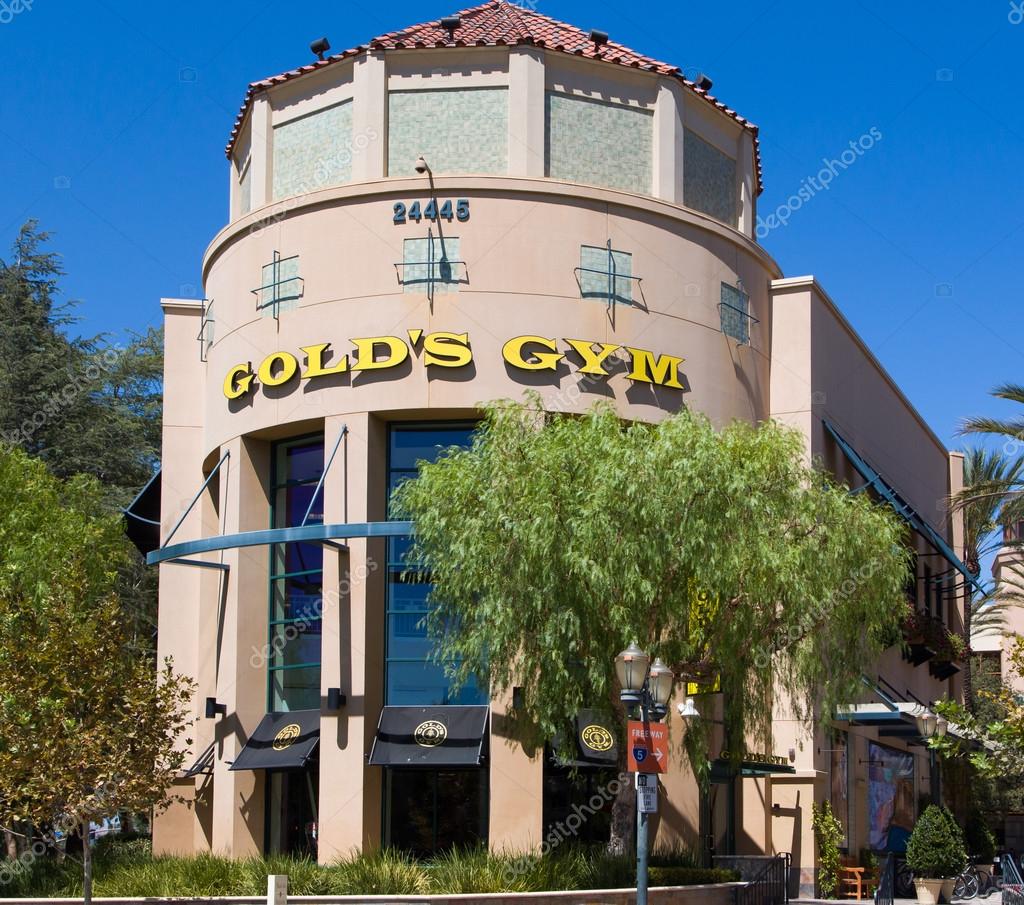 黄金的健身房外观. —— 库存社论照片© wolterke #52500421