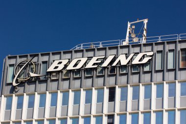 Boeing üretim tesisi ve logosu