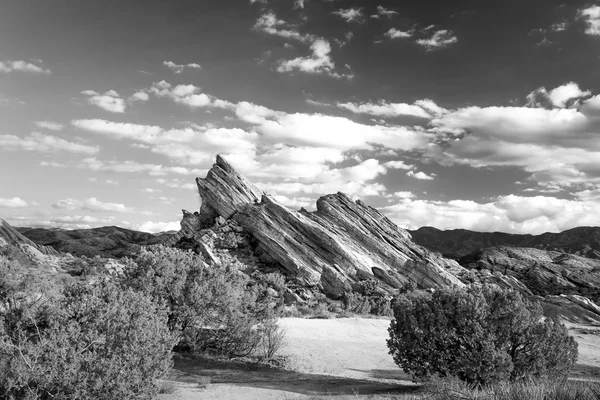 Vasquez rocks природної зони парк у чорно-білому — стокове фото