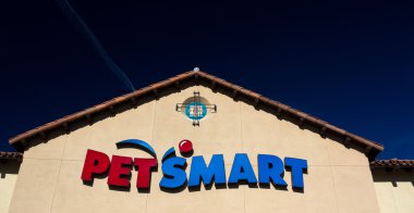 Petsmart depo dış görünümünde