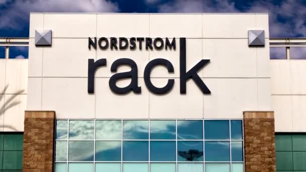 Sklep detaliczny Nordstrom Rack zewnętrzne — Wideo stockowe