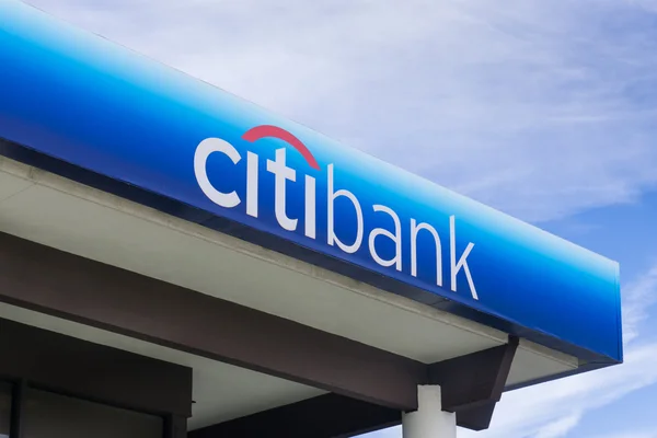 Zewnętrzne banku Citibank i znak — Zdjęcie stockowe