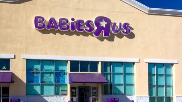 Bebés "R" Us Store Exterior — Vídeo de stock