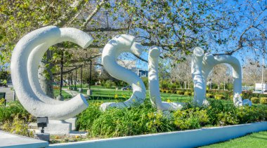 Kaliforniya Eyalet Üniversitesi Northridge giriş işareti