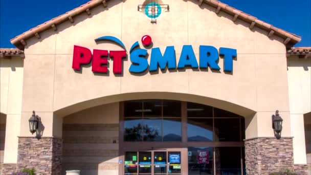 PetSmart archiefweergave exterieur — Stockvideo