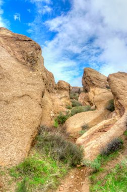 Vasquez Rocks doğal alan Park yağmurdan sonra