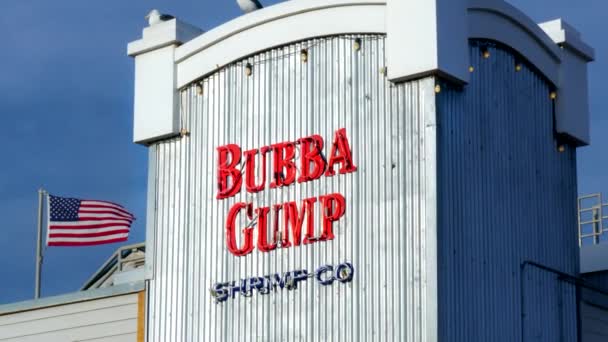 Bubba Gump Restaurant buitenkant — Stockvideo