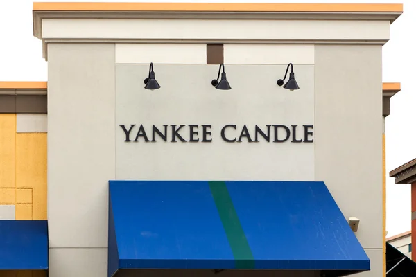 Yankee gyertya vállalat kiskereskedelmi külső — Stock Fotó