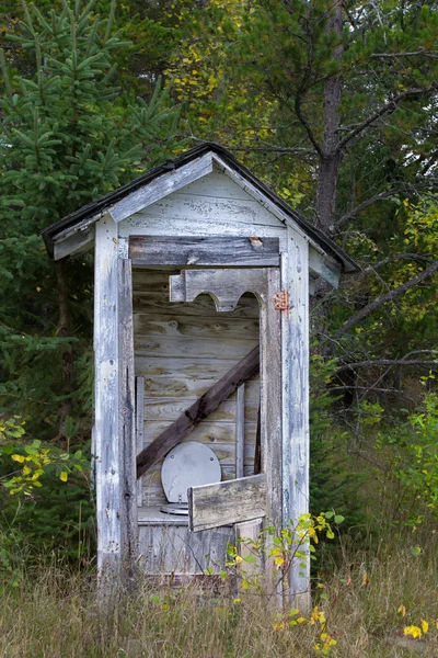 Outhouse fatiscente — Foto Stock