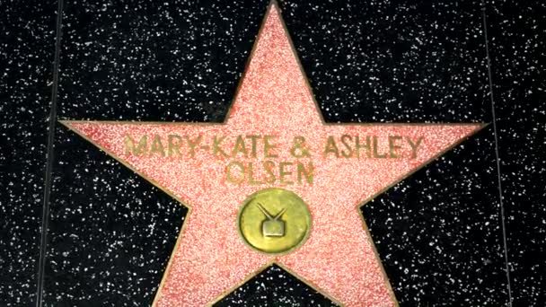 Mary-Kate és Ashley Olsen csillagot kapott a hollywoodi Walk of Fame — Stock videók