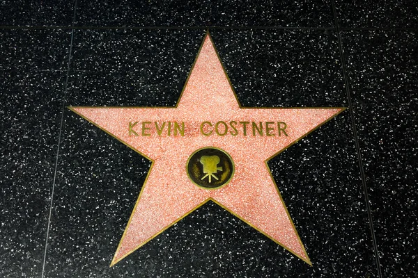 Kevin Costner estrella en el Paseo de la Fama de Hollywood — Foto de Stock