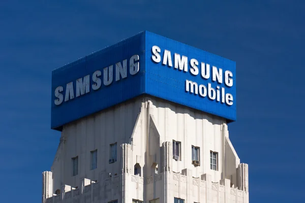 Samsung mobilní reklama a Logo — Stock fotografie