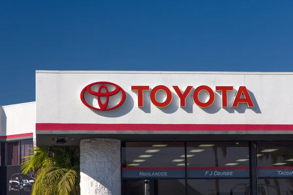 Toyota Automobile Dealership Sign — Stock Photo, Image