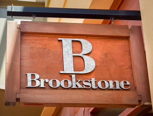 Brookstone 零售商店的标志 — 图库照片