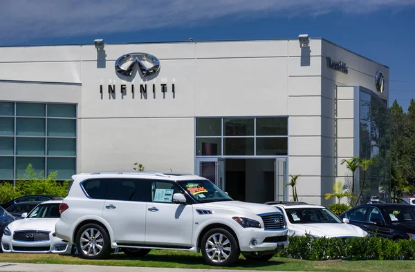 Infinit Automobile Dealership — Stock Photo, Image