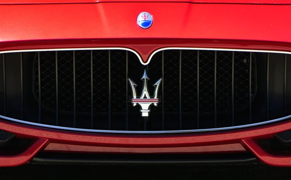 Maserati Dealership Sign and Logo — Stock Photo, Image