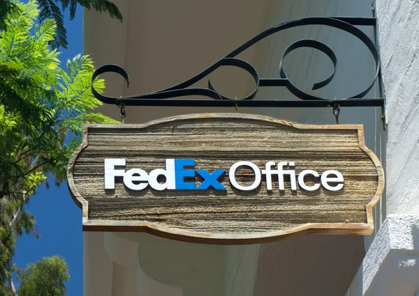Fedex loja e sinal — Fotografia de Stock