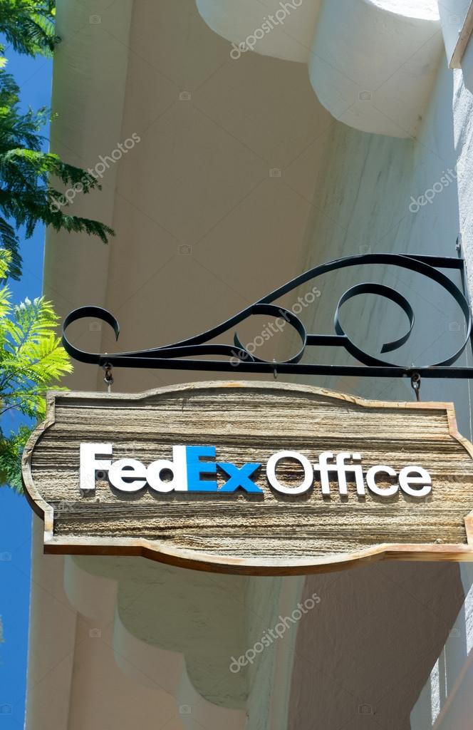 FedEx Store and Sign Stock Editorial Photo © wolterke 79429418