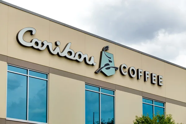 Karibus Kaffee Firmenzentrale und Logo. — Stockfoto