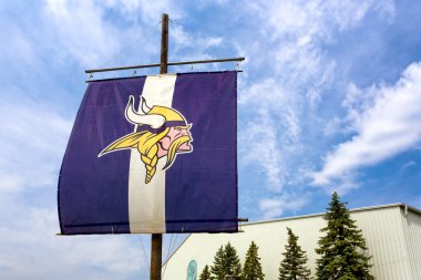 Minnesota Vikings uygulama tesisi ve bayrak