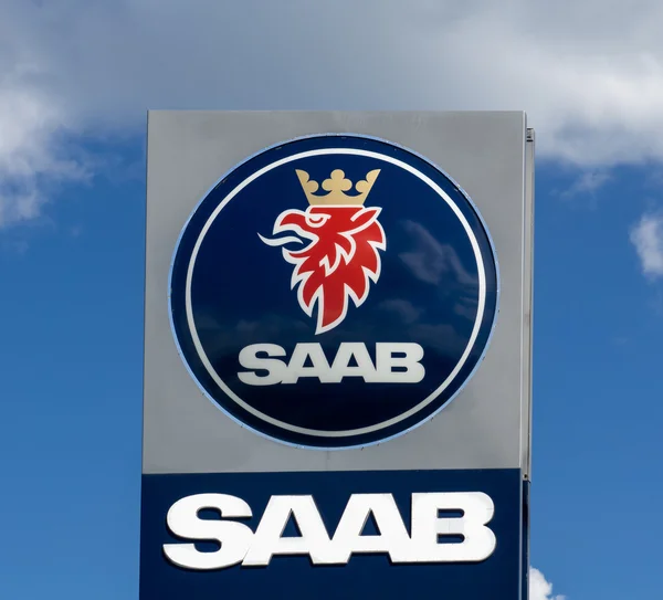 Saab auto dealer en teken — Stockfoto