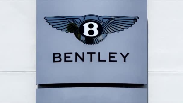 Καταγραφής αυτοκινήτων Bentley και κυλιόμενο μήνυμα — Αρχείο Βίντεο