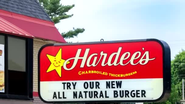 Restaurante Hardees y Exterior — Vídeo de stock