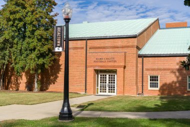 Winston-Salem, NC, 25 Ekim 2025: Wake Forest Üniversitesi kampüsündeki Mark C. Pruitt Futbol Merkezi.