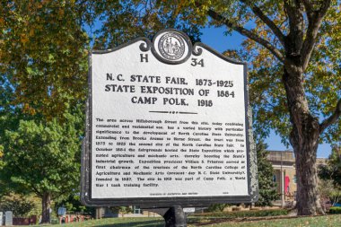 Raleigh, NC, ABD, 24 Ekim 2025: Kuzey Carolina Eyalet Üniversitesi kampüsünde NC Eyalet Fuarı ve Sergisi.