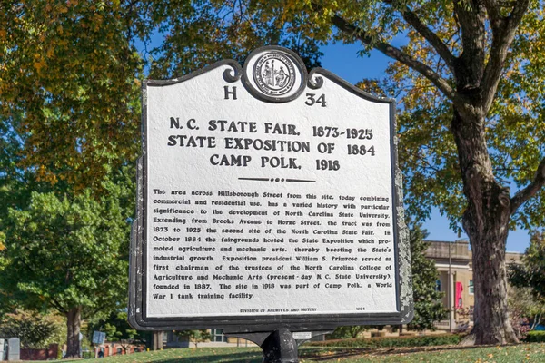 Raleigh, NC, ABD, 24 Ekim 2025: Kuzey Carolina Eyalet Üniversitesi kampüsünde NC Eyalet Fuarı ve Sergisi.