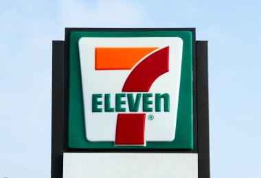 7-eleven mağazası işareti