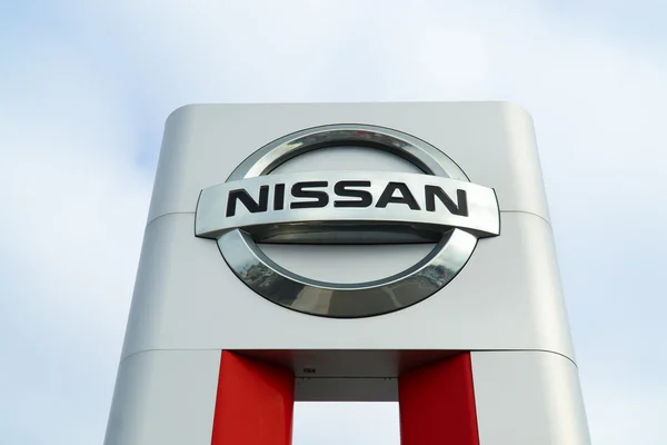 Nissan Моторз автосалон знак — стокове фото