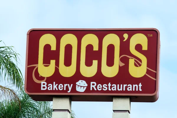 Coco 's Restaurant Sign — стоковое фото