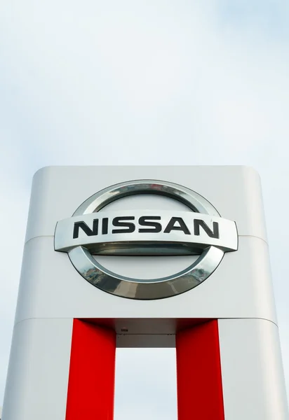 Nissan Моторз автосалон знак — стокове фото