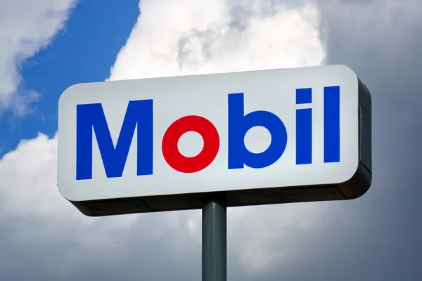 Mobil olja gas station tecken — Stockfoto